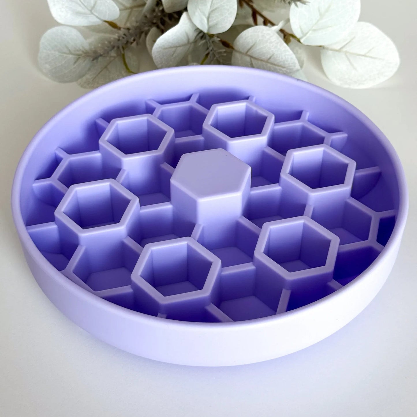 Slowfeeder honeycomb för hund. Förbättrar matsmältningen.