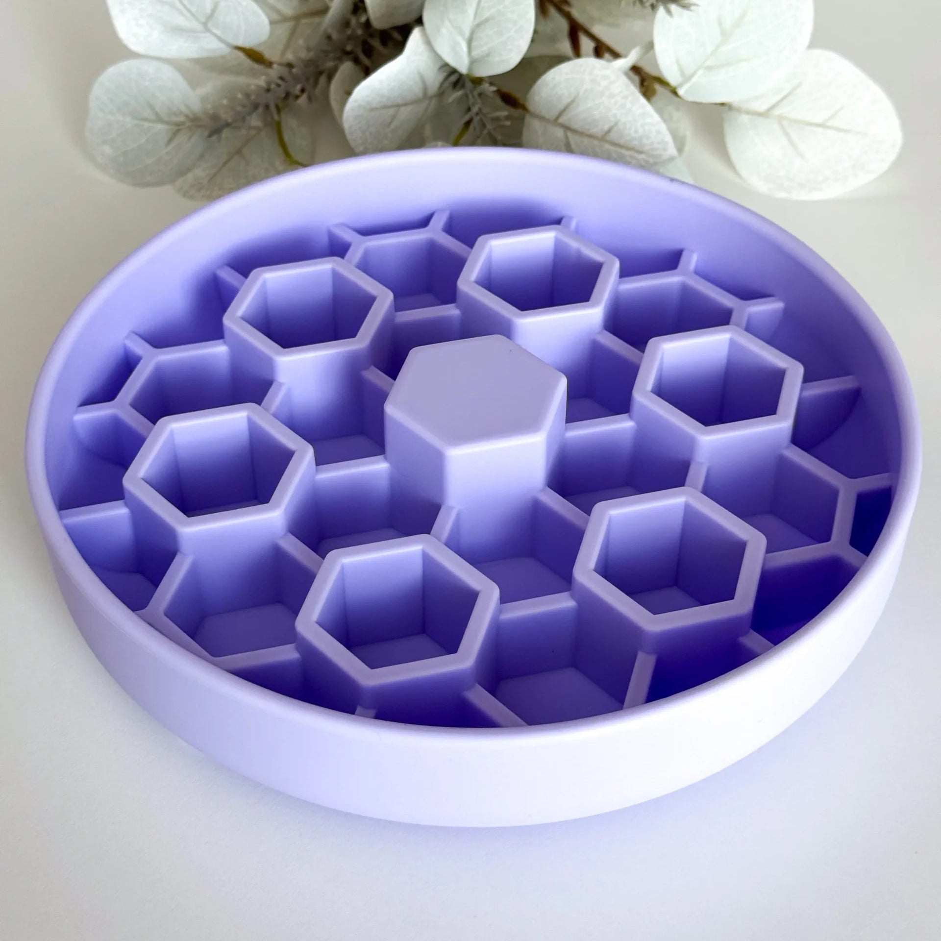 Slowfeeder honeycomb för hund. Förbättrar matsmältningen.