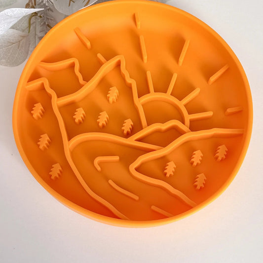 Slowfeeder för hund äventyrsinspirerad.