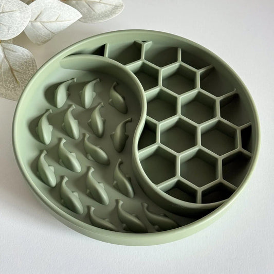 Slowfeeder för hund som ökar den mentala berikningen.